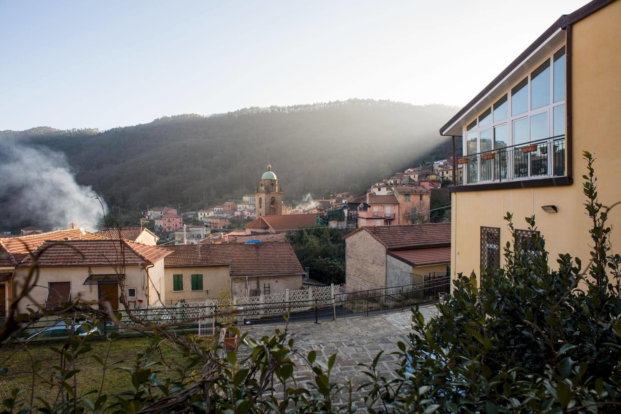 Ostello Tramonti Biassa ภายนอก รูปภาพ