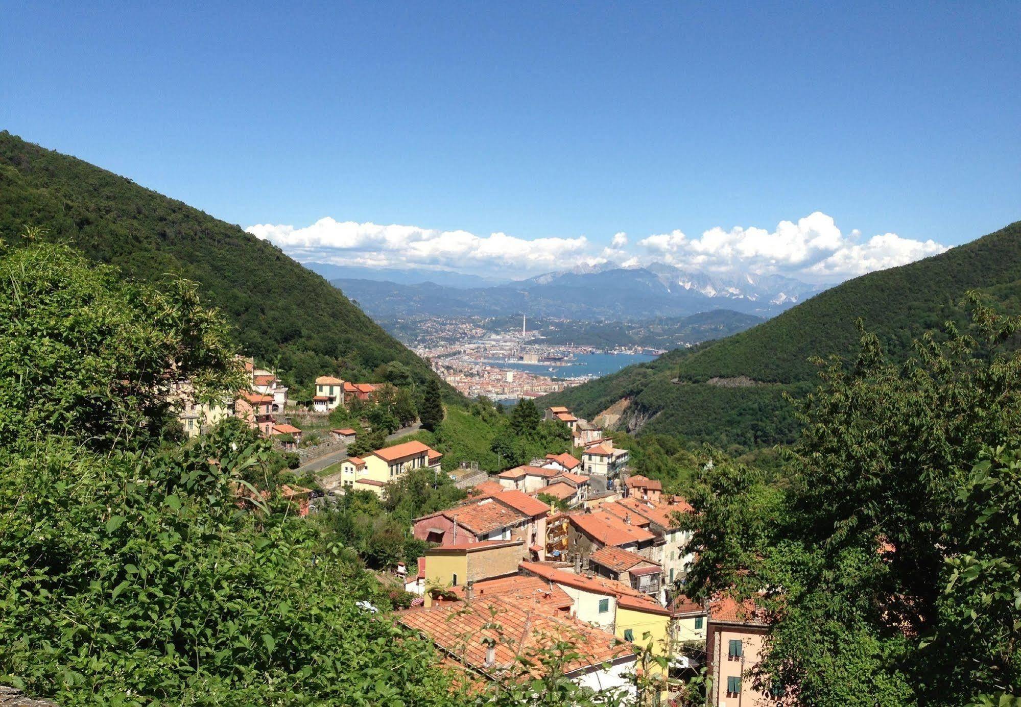 Ostello Tramonti Biassa ภายนอก รูปภาพ